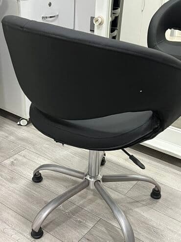 Salon üçün döner kreslo - Material: qara rəngli eko–deri oturacaq və lalafo.az -da Salon üçün döner kreslo - Material: qara rəngli eko–deri oturacaq və