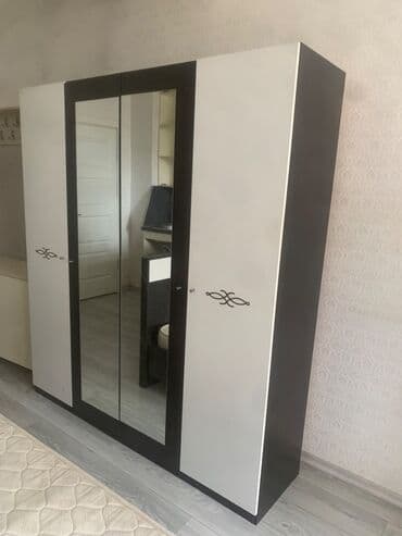 İdeal vezıyyetdedır. Evi saydığımıza göre əşyalar evden çixmalıdır lalafo.az -da İdeal vezıyyetdedır. Evi saydığımıza göre əşyalar evden çixmalıdır