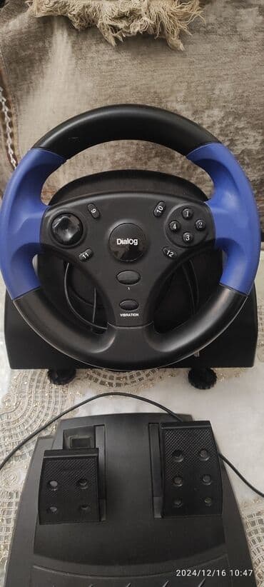 Rul (súkan) və pedal.Əsil maşın sürmək effekti yaradir.Kompyütere lalafo.az -da Rul (súkan) və pedal.Əsil maşın sürmək effekti yaradir.Kompyütere