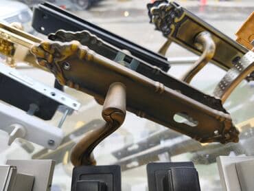 Klassik dizaynlı qapı tutacağı və dekorativ üzlük dəsti - Material lalafo.az -da Klassik dizaynlı qapı tutacağı və dekorativ üzlük dəsti - Material