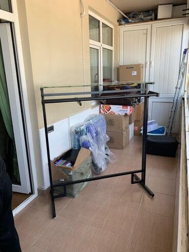 Şüşə rəfli, qara rəngli metal karkasdan hazırlanmış bu paltar asqısı lalafo.az -da Şüşə rəfli, qara rəngli metal karkasdan hazırlanmış bu paltar asqısı