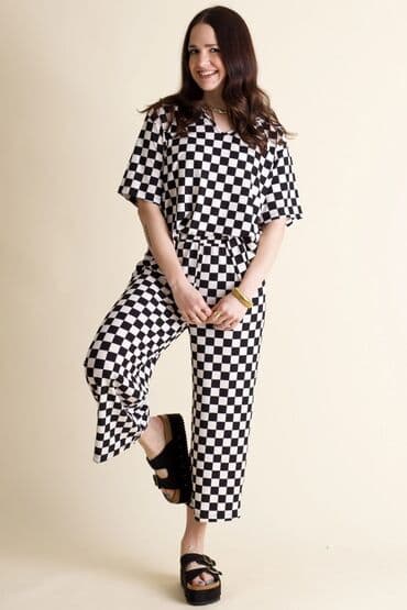 Qara-ağ dama naxışlı qadın kombinezon dəsti - İki hissədən ibarət lalafo.az -da Qara-ağ dama naxışlı qadın kombinezon dəsti - İki hissədən ibarət