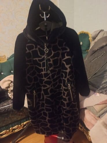 Qadın kapüşonlu qış paltosu - Material: qalın, yumşaq plyuş/velur lalafo.az -da Qadın kapüşonlu qış paltosu - Material: qalın, yumşaq plyuş/velur