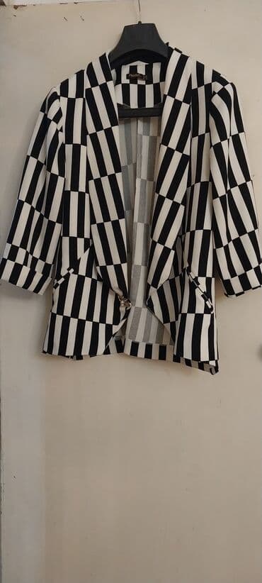 Ağ qara pencək
Çox az istifadə olunub yeni kimidir lalafo.az -da Ağ qara pencək
Çox az istifadə olunub yeni kimidir