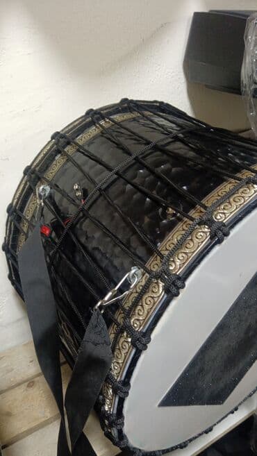 Davul Xüsusiyyətlər: - Korpus: parlaq qara səth, dekorativ qızılı lalafo.az -da Davul Xüsusiyyətlər: - Korpus: parlaq qara səth, dekorativ qızılı