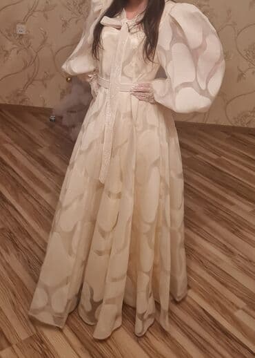 Geynilmiyib etketi üstundə.Zərif krem rəngli uzun ziyafət/libas - lalafo.az -da Geynilmiyib etketi üstundə.Zərif krem rəngli uzun ziyafət/libas -