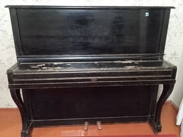 Upright piano – klassik qara korpuslu, oyma dekor elementləri ilə lalafo.az -da Upright piano – klassik qara korpuslu, oyma dekor elementləri ilə