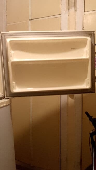 Маслобойки: Б/у 2 двери Холодильник Продажа, цвет - Белый, С колесиками at lalafo.az — 2 Маслобойки: Б/у 2 двери Холодильник Продажа, цвет - Белый, С колесиками — 2