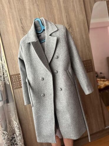 Qadınlar üçün boz rəngli klassik palto - Model: ikiqat düyməli lalafo.az -da Qadınlar üçün boz rəngli klassik palto - Model: ikiqat düyməli