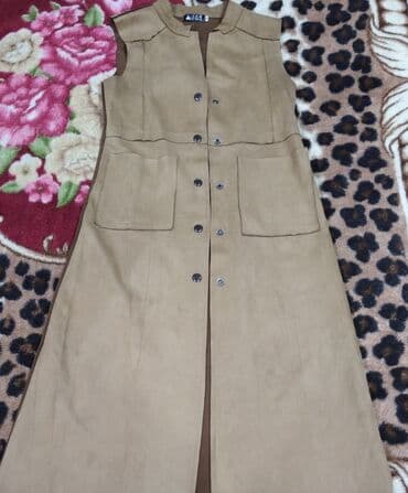 Qadınlar üçün qolsuz, dizdən aşağı uzunluqda şıq jilet/plaş tipli üst lalafo.az -da Qadınlar üçün qolsuz, dizdən aşağı uzunluqda şıq jilet/plaş tipli üst