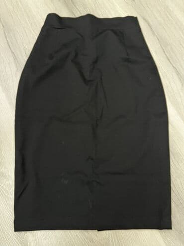 Qadın geyim dəsti – qara qələm ətək və boz idman şalvarı Ətək S razmer lalafo.az -da Qadın geyim dəsti – qara qələm ətək və boz idman şalvarı Ətək S razmer