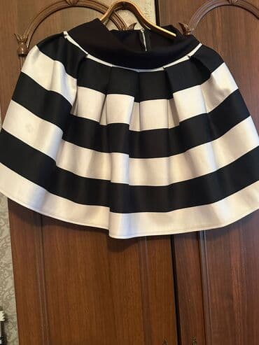 Qara-ağ enli zolaqlı ətək - Model: A-kəsim, qabarıq/plissé qatlı lalafo.az -da Qara-ağ enli zolaqlı ətək - Model: A-kəsim, qabarıq/plissé qatlı