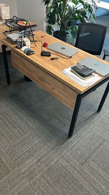 Ofis mebeli.stol ve skaf.bunlardan basqa 3 dene de var.yaxsi lalafo.az -da Ofis mebeli.stol ve skaf.bunlardan basqa 3 dene de var.yaxsi