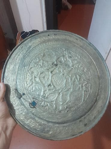Kohnenin mis qabi qedimidi bezeyli naxis - Material: döymə metal at lalafo.az Kohnenin mis qabi qedimidi bezeyli naxis - Material: döymə metal
