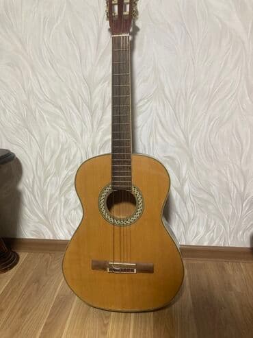 Ideal veziyyetdedi sadece 1 teli qirilib ustunde teli var sumkada lalafo.az -da Ideal veziyyetdedi sadece 1 teli qirilib ustunde teli var sumkada