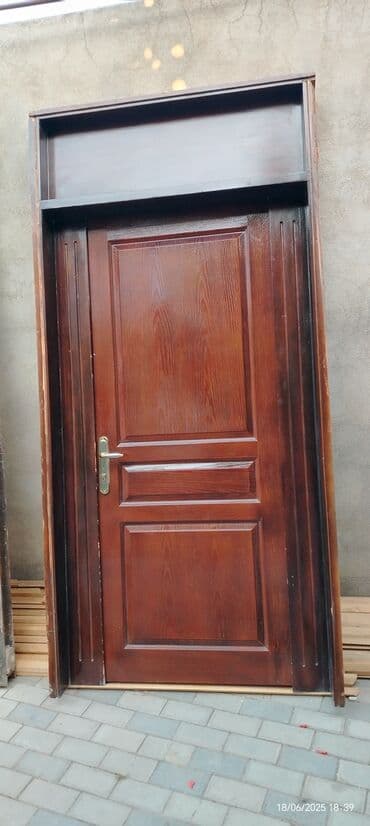 Taxta giriş qapısı – qutu və üst tağça ilə - Material: masif taxta lalafo.az -da Taxta giriş qapısı – qutu və üst tağça ilə - Material: masif taxta