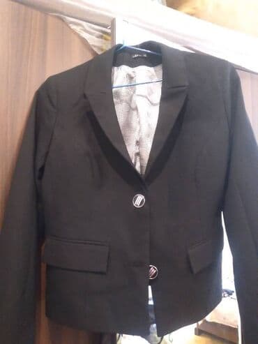 Qadin üçün pencək satilir. 1 defe geyinilib. Özum 35 manata almişam lalafo.az -da Qadin üçün pencək satilir. 1 defe geyinilib. Özum 35 manata almişam