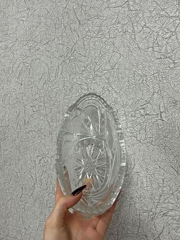 Xrustal Qab - Material: qalın, şəffaf kəsimli xrustal - Forma: oval lalafo.az -da Xrustal Qab - Material: qalın, şəffaf kəsimli xrustal - Forma: oval