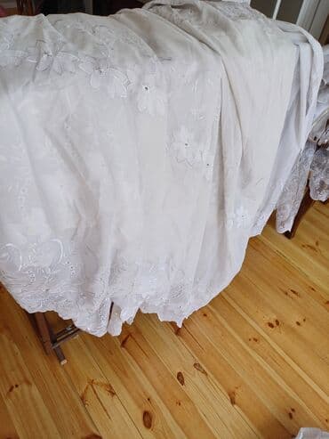 Ağ rəngli krujeva naxışlı tül pərdə dəsti. - Material: nazik, işıq lalafo.az -da Ağ rəngli krujeva naxışlı tül pərdə dəsti. - Material: nazik, işıq