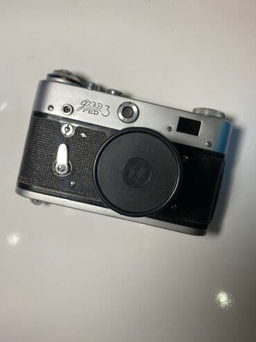 Vinataj fotoaparat FED3 yaxşı veziyetde.köçle bağlı satılır.başqa lalafo.az -da Vinataj fotoaparat FED3 yaxşı veziyetde.köçle bağlı satılır.başqa
