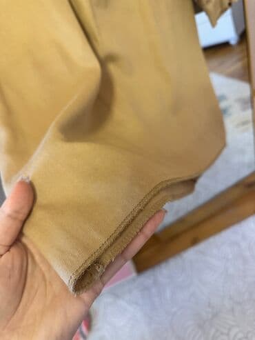 38-40 bədənə uyğundur. 2 dəfə geynilib. Arxası zamokdur. Materialı lalafo.az -da 38-40 bədənə uyğundur. 2 dəfə geynilib. Arxası zamokdur. Materialı