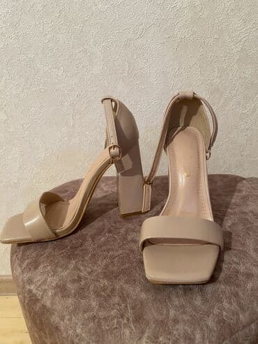 Bej rəngli qadın sandalı - Model: açıq burunlu, kvadrat uclu - Rəng lalafo.az -da Bej rəngli qadın sandalı - Model: açıq burunlu, kvadrat uclu - Rəng