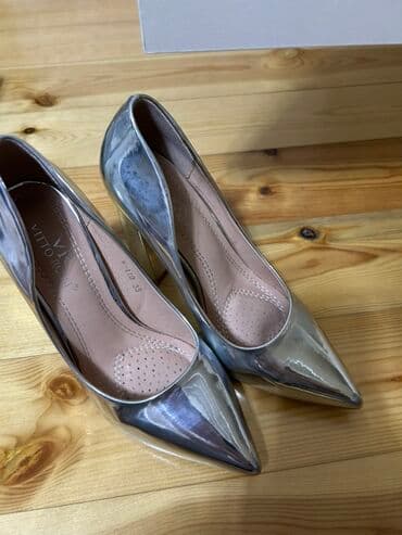 Tuflilər, Ölçü: 35, rəng - Gümüşü, İşlənmiş lalafo.az -da Tuflilər, Ölçü: 35, rəng - Gümüşü, İşlənmiş