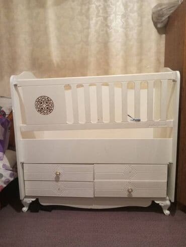 Oğlan üçün, İşlənmiş, Dördbucaq, Beşik, Dəstsiz, Matrassız, Yellənmə mexanizm ilə lalafo.az -da Oğlan üçün, İşlənmiş, Dördbucaq, Beşik, Dəstsiz, Matrassız, Yellənmə mexanizm ilə