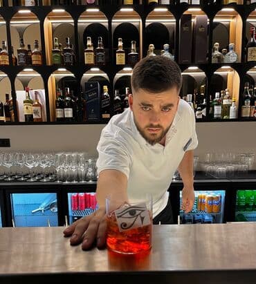 Уборщицы: Бармен, 22 лет, 3-5 лет опыта at lalafo.az — 1 Уборщицы: Бармен, 22 лет, 3-5 лет опыта — 1