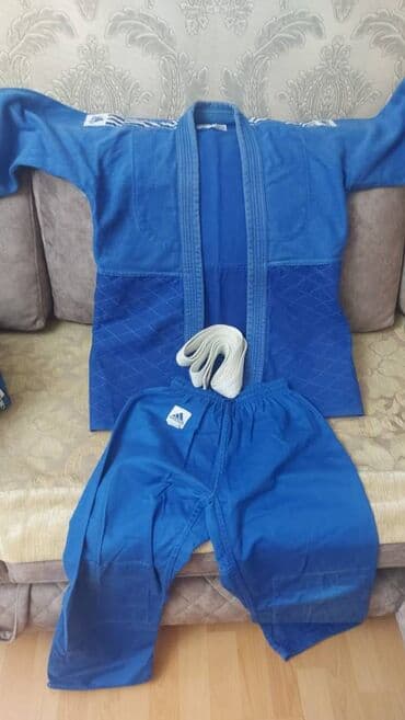 Cox yaxşı vəziyyətdədir. Razmer 3/160, söküyü və cırılmış yeri yoxdur lalafo.az -da Cox yaxşı vəziyyətdədir. Razmer 3/160, söküyü və cırılmış yeri yoxdur