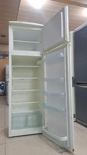 İki kameralı soyuducu - Üst kamera: dondurucu bölmə, tək rəfli - Alt lalafo.az -da İki kameralı soyuducu - Üst kamera: dondurucu bölmə, tək rəfli - Alt