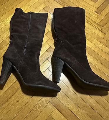 Qışlıq zamşa ayaqqabıdır, 39 ölçüdədir. Cəmi 3 dəfə toyda geyinilib lalafo.az -da Qışlıq zamşa ayaqqabıdır, 39 ölçüdədir. Cəmi 3 dəfə toyda geyinilib