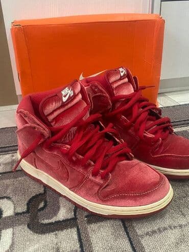 Məhsul: Nike SB Dunk High – Qırmızı (məxməri/velvet üst) - Model lalafo.az -da Məhsul: Nike SB Dunk High – Qırmızı (məxməri/velvet üst) - Model