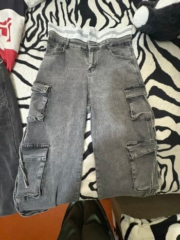 Boz rəngli karqo şort - Material: denim (jeans), yüngül yuyulmuş boz lalafo.az -da Boz rəngli karqo şort - Material: denim (jeans), yüngül yuyulmuş boz