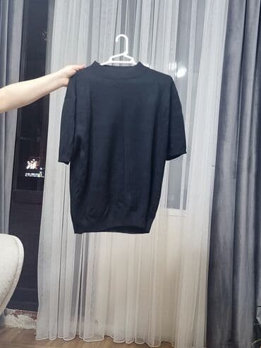 Qara rəngli qısaqoll triko köynək - Sadə və zərif dizayn - lalafo.az -da Qara rəngli qısaqoll triko köynək - Sadə və zərif dizayn -