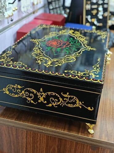 Xanımlar üçün hədiyyəlik mücrü. 80Azn yox 60 Azn. 8bölməli. yüksək lalafo.az -da Xanımlar üçün hədiyyəlik mücrü. 80Azn yox 60 Azn. 8bölməli. yüksək