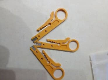 Потолок: Kabel kəsən qayçı/rezak 3 ədədi 1 manat Ünvan: Razin, Bakıxanov qes at lalafo.az — 4 Потолок: Kabel kəsən qayçı/rezak 3 ədədi 1 manat Ünvan: Razin, Bakıxanov qes — 4