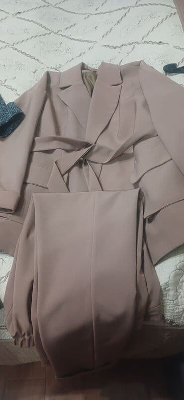 Qadın kostyum dəsti – şalvar və kəmərli pencək - Rəng: toz lalafo.az -da Qadın kostyum dəsti – şalvar və kəmərli pencək - Rəng: toz