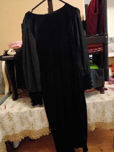 Qadın uzun paltar - Rəng: qara - Parça: məxmər gövdə, şifon qol - lalafo.az -da Qadın uzun paltar - Rəng: qara - Parça: məxmər gövdə, şifon qol -