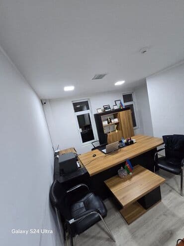 Ofis mebel dəsti – modern dizayn, ağac teksturalı (qoz rəngli) səthlər lalafo.az -da Ofis mebel dəsti – modern dizayn, ağac teksturalı (qoz rəngli) səthlər