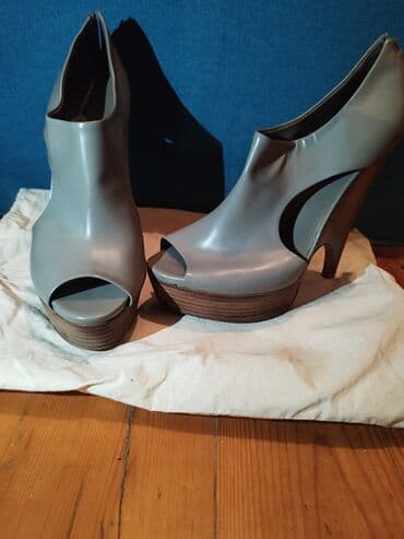 Tuflilər, Gucci, Ölçü: 38, rəng - Boz, İşlənmiş lalafo.az -da Tuflilər, Gucci, Ölçü: 38, rəng - Boz, İşlənmiş