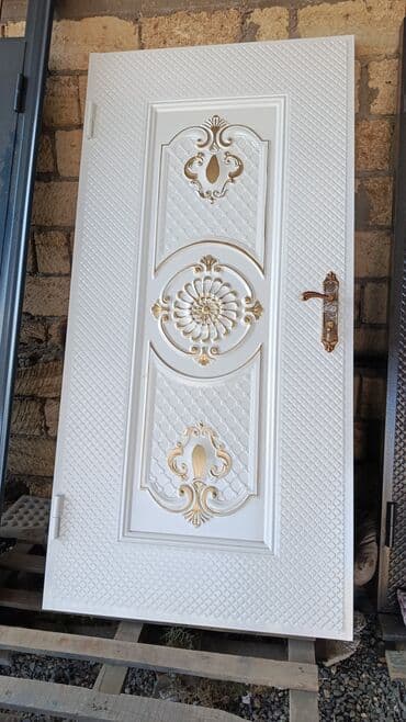 Ağ rəngdə dekorativ giriş qapısı - Material: metal karkaslı, üst lalafo.az -da Ağ rəngdə dekorativ giriş qapısı - Material: metal karkaslı, üst