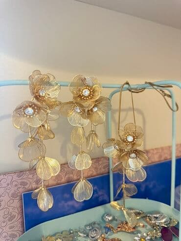 Qızılı rəngdə zərif çiçək motivli aksessuar dəsti - Material: metal lalafo.az -da Qızılı rəngdə zərif çiçək motivli aksessuar dəsti - Material: metal