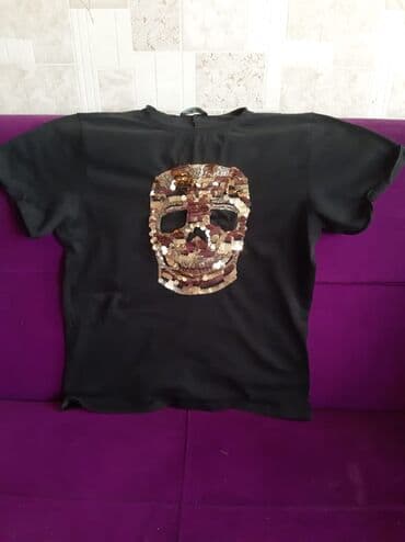 Qara rəngli qısaqoll T-shirt - Ön hissədə iri ölçülü payetli kəllə lalafo.az -da Qara rəngli qısaqoll T-shirt - Ön hissədə iri ölçülü payetli kəllə