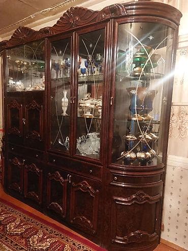 Klassik üslubda mebel dəsti - Qonaq otağı üçün iri vitrinalı bufet lalafo.az -da Klassik üslubda mebel dəsti - Qonaq otağı üçün iri vitrinalı bufet