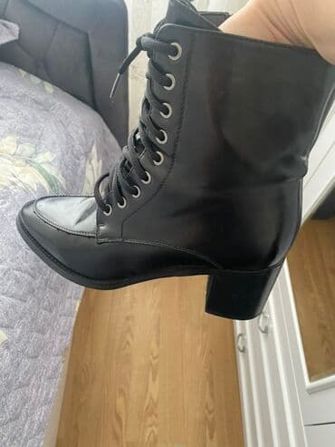 Qadın üçün qara dəri bot Cəmi 1,2 dəfə geyinilib. Dəridi. Xaricdən lalafo.az -da Qadın üçün qara dəri bot Cəmi 1,2 dəfə geyinilib. Dəridi. Xaricdən