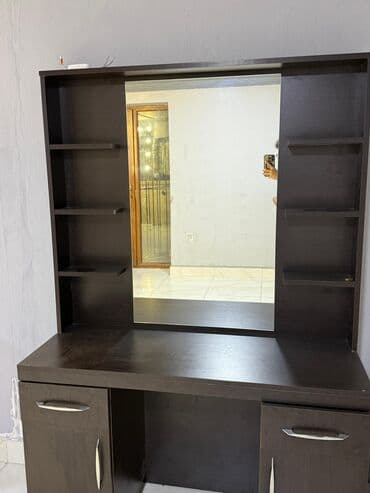 Saş kəsimi üçün masa, Güzgülü lalafo.az -da Saş kəsimi üçün masa, Güzgülü