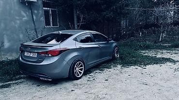Hyundai Elantra sedan (gümüşü rəng). Xarici görünüş sport üslubunda lalafo.az -da Hyundai Elantra sedan (gümüşü rəng). Xarici görünüş sport üslubunda