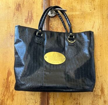 Böyük ölçüdə qara çanta, üzərində kiçik defekt var, qiyməti buna görə lalafo.az -da Böyük ölçüdə qara çanta, üzərində kiçik defekt var, qiyməti buna görə