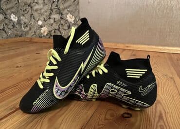 Football butsiləri. Təp təzədi 30 Manata almışam, çox az geyinilib lalafo.az -da Football butsiləri. Təp təzədi 30 Manata almışam, çox az geyinilib